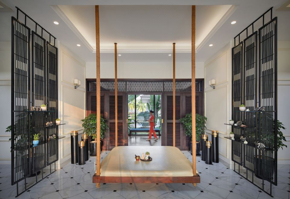 2. 멜리아 빈펄 깜..