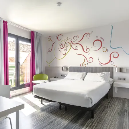 Ibis Styles Madrid Prado Отели рядом с достопримечательностью «Бульвар Пасео-дель-Прадо»