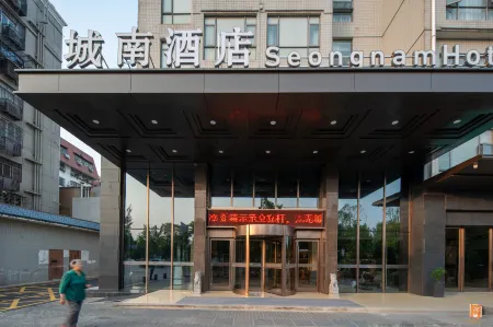 Seong nam Hotel ( Xiangyang Gucheng Branch) Отели рядом с достопримечательностью «Xiangyang Vocational and Technical College»