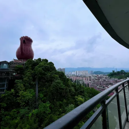 Zunyi Meitan Tianhu International Hotel (the world's first pot of tea culture park)