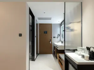 Longyan Avenue Wanbao Plaza Atour Hotel