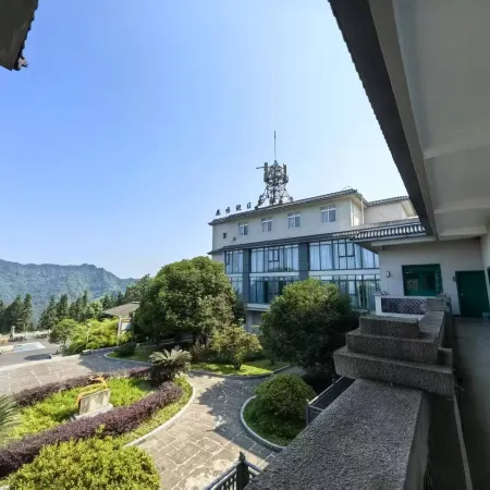 Luming Holiday Chinese Inn