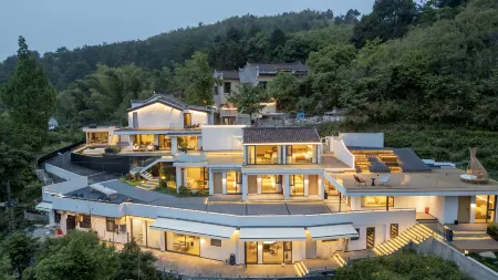 Jiuhua Mountain Yunmanli Homestay (On the Jiuhua Mountain) Отели рядом с достопримечательностью «Zhiyuan Chenxi»