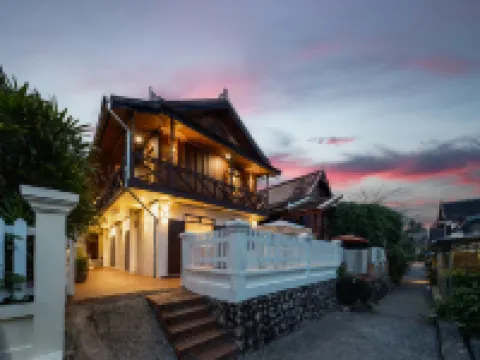 Xieng Thong Retreat Hotel (Luang Prabang Old Town - Central Sisavangvong Road Branch) Hotels near Sisavangvong Road