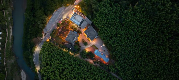 Moon Bay Resort Hotels in Jing County