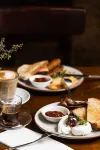 Hadley's Orient Hotel - breakfast