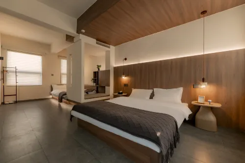 Floral Hotel · Wushi Hotel (Luoyi Ancient City Store)