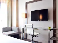 Pestana Arena Barcelona Hotels near Las Arenas