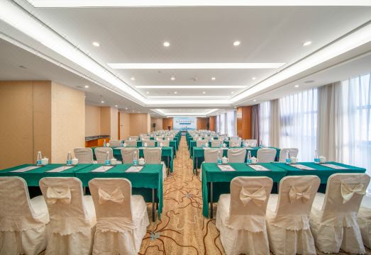 4. 딘 야 웨 호텔..