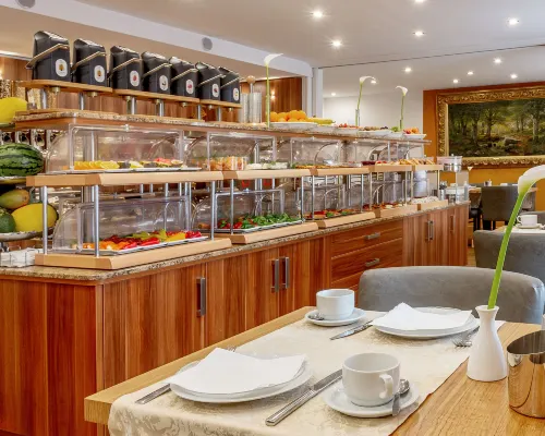 Tiptop Hotel Burgschmiet Garni Hotels near Mitte