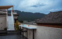 Ruoliu Impression Shaxi Song Style Designer Resort B&B - غرفة مطلة على الجبل
