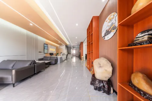โรงแรมแกรนด์ เจียหยี่ เคอลาหม่าอี้
