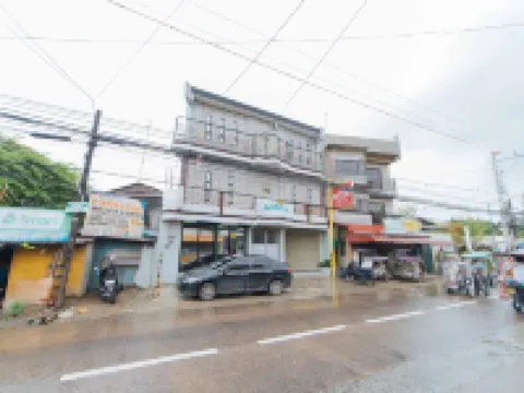 レッドドアーズ @ サン アントニオ ビナン ビニャンのホテル