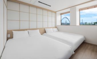 Jeongonjae Stay – Korean Traditional Guesthouse (2min from Busan Station, Up to 18 Guests)