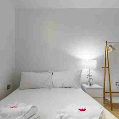 2-BR London Oasis in Woolwich Rooms
