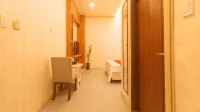 RedDoorz Premium @ Regency Sunset Hotel - พร้อมระเบียง