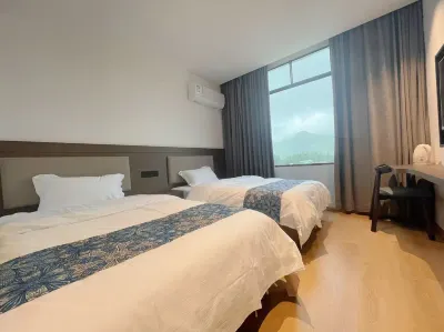 熹隱・山巒簡宿（興發鄉韭菜坪景區店） 阿西里西韭菜坪附近的飯店