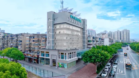 City Comfort Inn (Yichang Gezhouba CBD Shopping Center Store) Отели рядом с достопримечательностью «The Xiling Gorge “Happy Valley”»