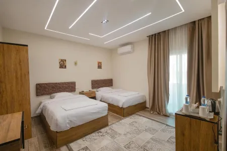 The View Pyramids Hotel Отели рядом с достопримечательностью «Пирамида царицы Хетепхерес I»