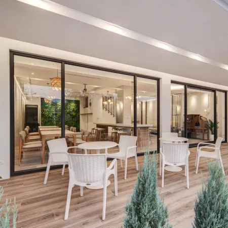Yong Li Hotel Отели рядом с достопримечательностью «Мир на горе Цзиньху»