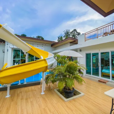 Le poulet poolvilla khanom