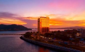 Borrman Sunshine Panorama Selected Hotel (Shanwei Ermalu Food Street)