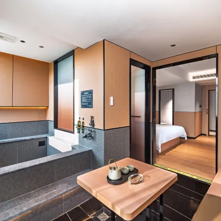 Waterfront Huiting Hot Spring Hotel