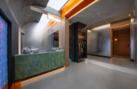 Sea of Flowers Esports Hot Spring Hotel (Dujiangyan Nanqiao)