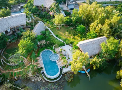 Van Long Garden Retreat Hotels in 