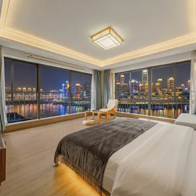 Luke Yiju Designer Hotel (Chongqing Nanbin Road Yangtze River Ropeway) Hotels near Shi Guangnan Grand Theatre
