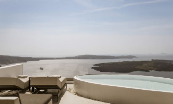 Aqua Luxury Suites