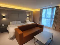 The Gleam Hotel Hotels near Seonhak Station