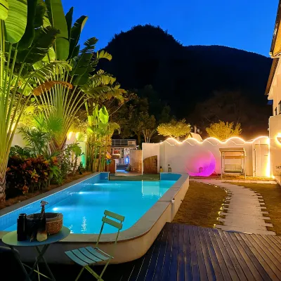 Moganshan Pinellia  hot spring  holiday beautiful night Hoteles cerca de Jiangnan Biwu