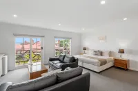Hideaway on George - balcony