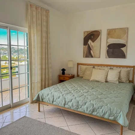 BnB Homes Villa Verde - swimming pool, marina view, BBQ and games room, garden