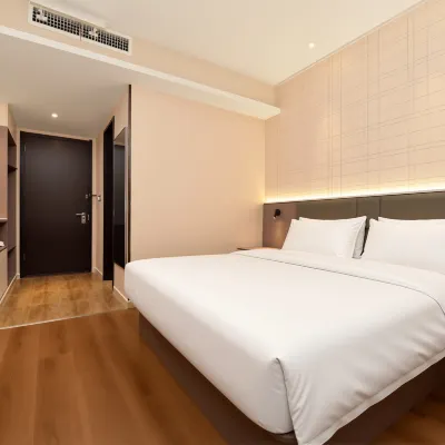 Ease Hotel (Guiyang Convention and Exhibition Center, Financial City Museum) Hotels near Donglin Temple