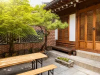 {Bukchon Historic Village} Hanok Village | By the palace | Anguk Station 10 min - B&Bs (Bed and breakfast)