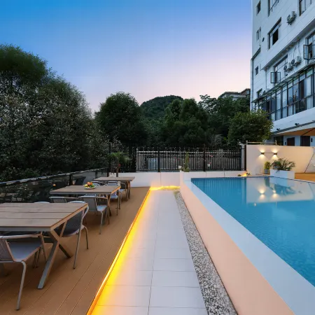 Wanfu Hotel (Huangguoshu Waterfall Scenic Area Branch)