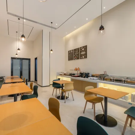 City Comfort Inn Hotel (Cenxi East Station Yizhou Avenue)