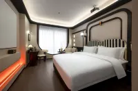 Yi Jian Modern City Design Hotel (Fountain Metro Station), Guiyang - parking
