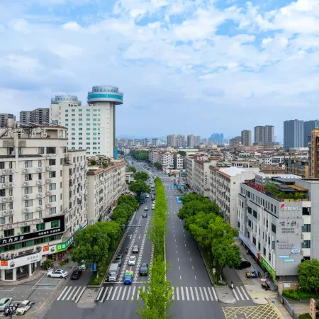 Jifen Qingchen Hotel (Yongkang Jiuling West Road Baolong Plaza)