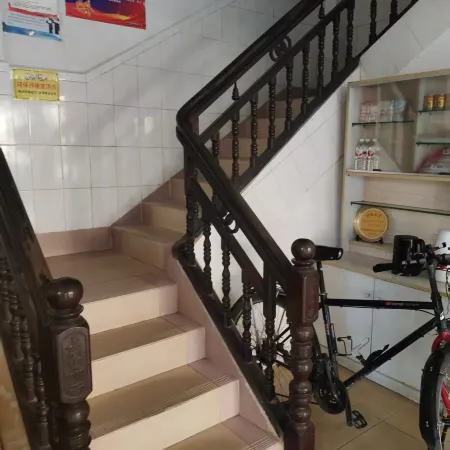 Dongxing Zhongying Business Hotel