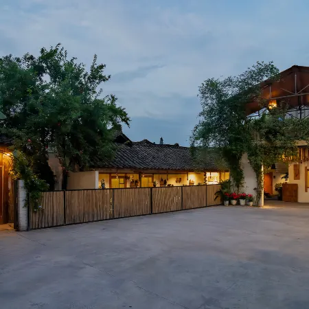 Moshu Homestay (Meishan East Station & Sansu Temple Branch)
