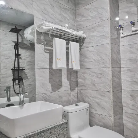 Yudu Zhanqian Business Hotel (Baicheng Railway Station)