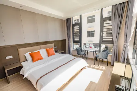 Xiandao Lake Four Seasons Lakeside Hotel (Sky City Scenic Area)