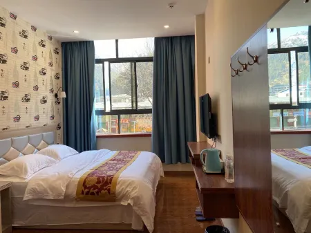 Chengcheng Hotel Отели рядом с достопримечательностью «Народный суд, Ядун, Чжэньчжэнь»