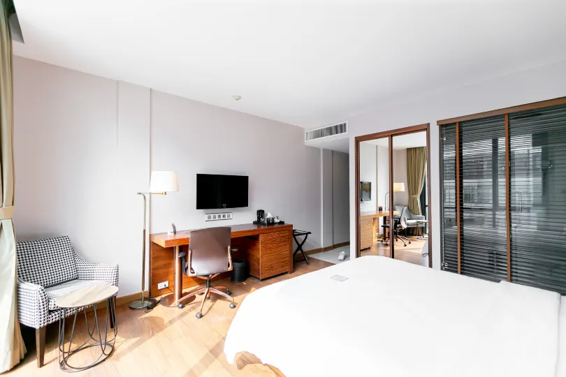 Sacha's Hotel Uno