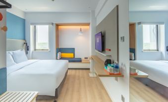 The main bedroom in this small hotel features a modern design with a double bed and a large window at Holiday Inn Express Shanghai Pudong Airport