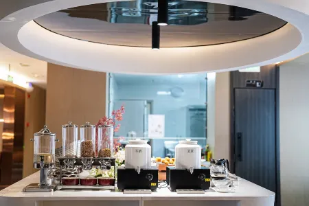 Yunmu Hotel (Luzhou Bubu Hi-Tech World Shop) Отели рядом с достопримечательностью «Zhangba Guiyuan Forest»