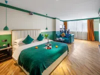 Qiuyoung Smart Hotel (Taiyuan Changzhi Road North America Xintiandi Branch) Hotels near Changfeng Street